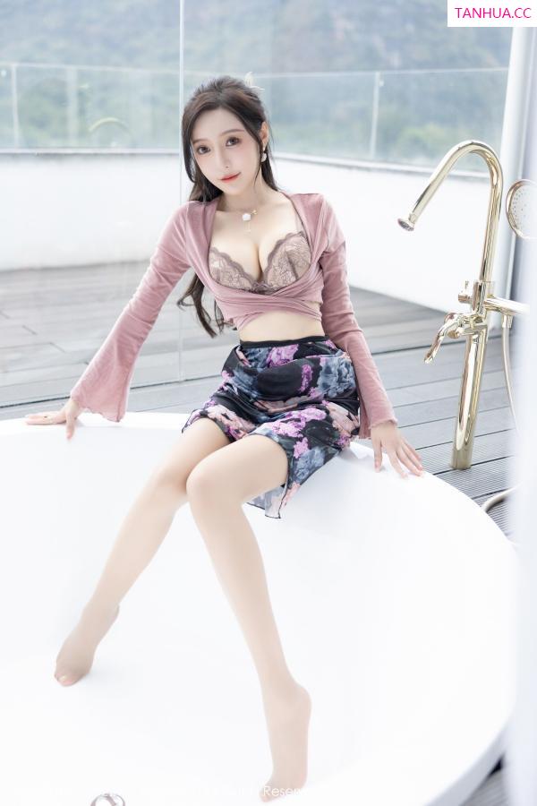 王馨瑶  [XiuRen]高清写真图 2022.12.12 No.5985 王馨瑶yanni 美腿长裙第21张图片